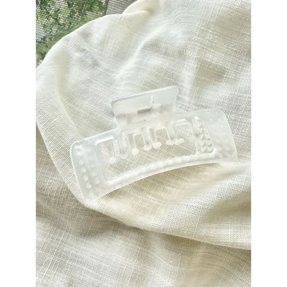 Frosted clear rectangular hair claw